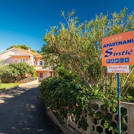 1-Bedroom Apartment In Krk - Steps From The Beach! Krk Town Exterior foto