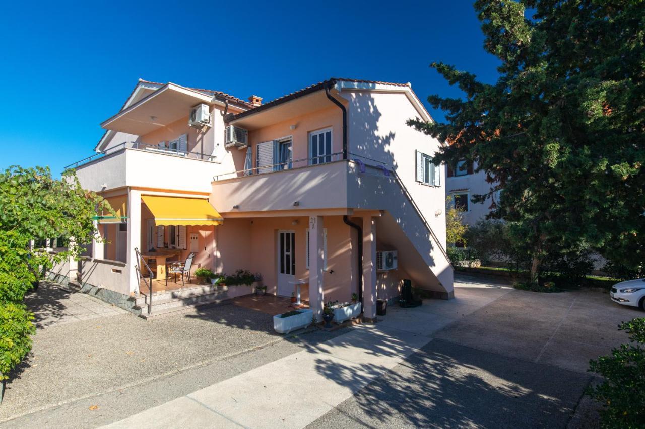 1-Bedroom Apartment In Krk - Steps From The Beach! Krk Town Exterior foto
