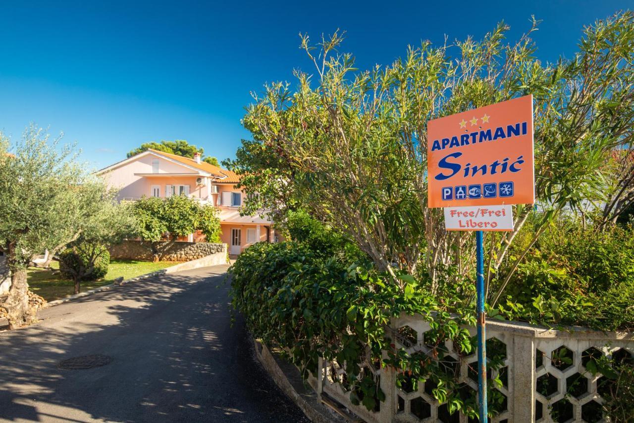 1-Bedroom Apartment In Krk - Steps From The Beach! Krk Town Exterior foto