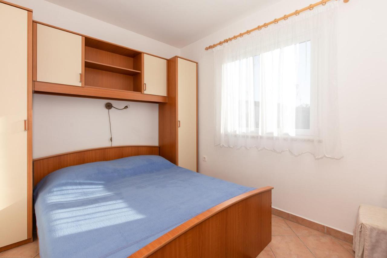 1-Bedroom Apartment In Krk - Steps From The Beach! Krk Town Exterior foto